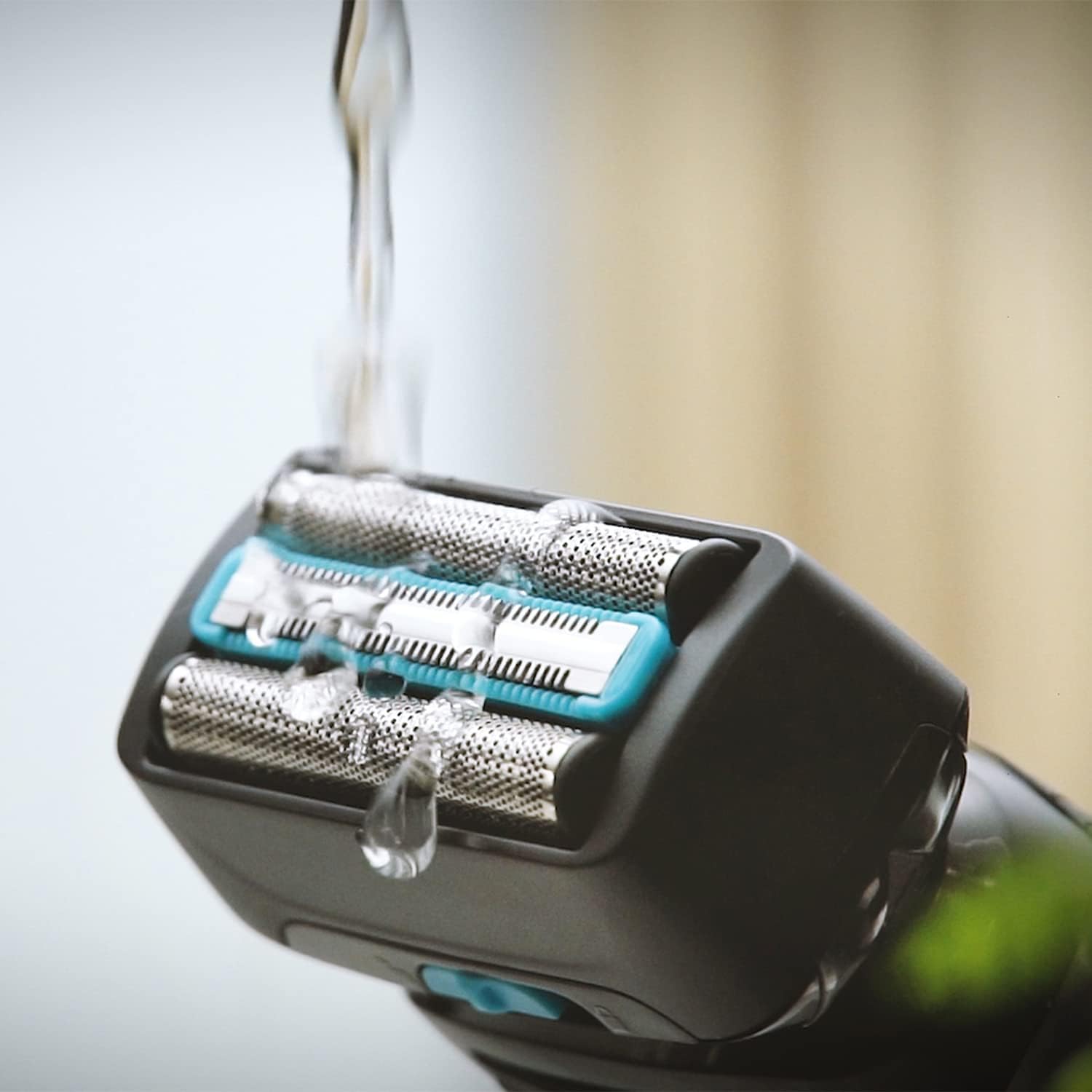 Remington F6 Style Series Aqua Electric Shaver for Men - 100% Waterproof Cordless Foil Razor with USB Charging and Pop-Up Trimmer; F6000, Black