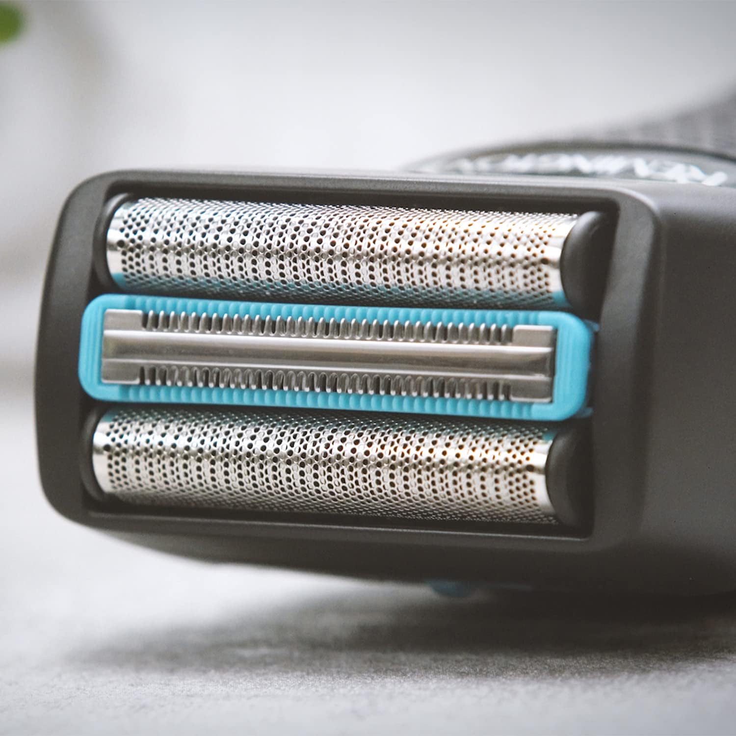 Remington F6 Style Series Aqua Electric Shaver for Men - 100% Waterproof Cordless Foil Razor with USB Charging and Pop-Up Trimmer; F6000, Black
