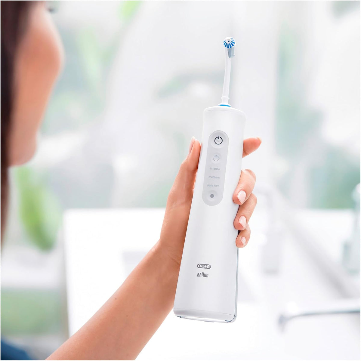 Oral-B Aquacare Pro-Expert Cordless Dental Irrigator with Oxyjet Technology - White