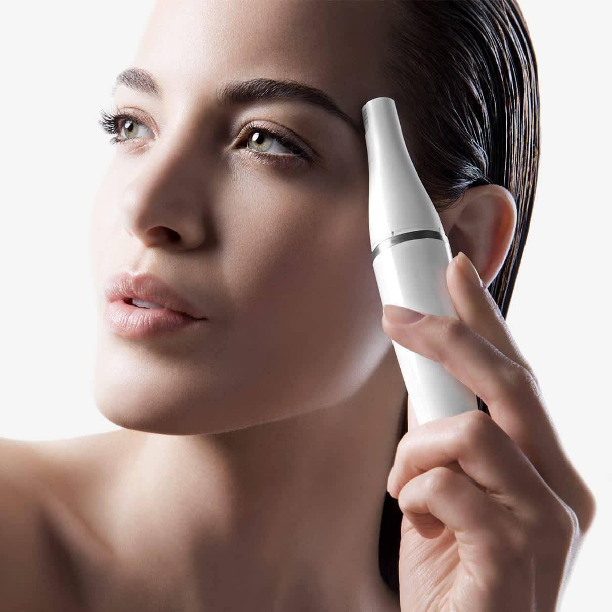 Braun Face 810 Facial Epilator, Hair Removal and Facial Cleansing, with Additional Brush and Battery, White