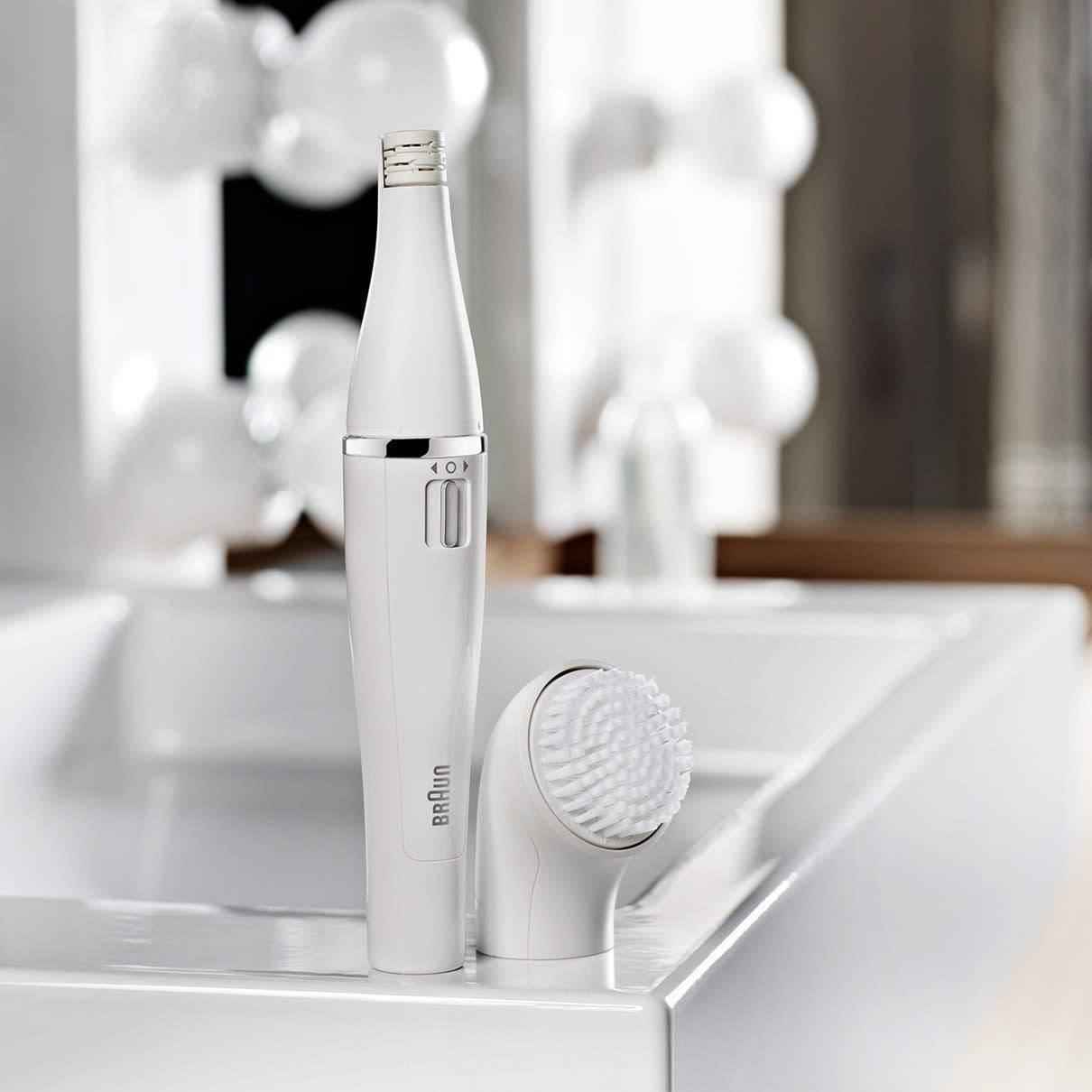Braun Face 810 Facial Epilator, Hair Removal and Facial Cleansing, with Additional Brush and Battery, White