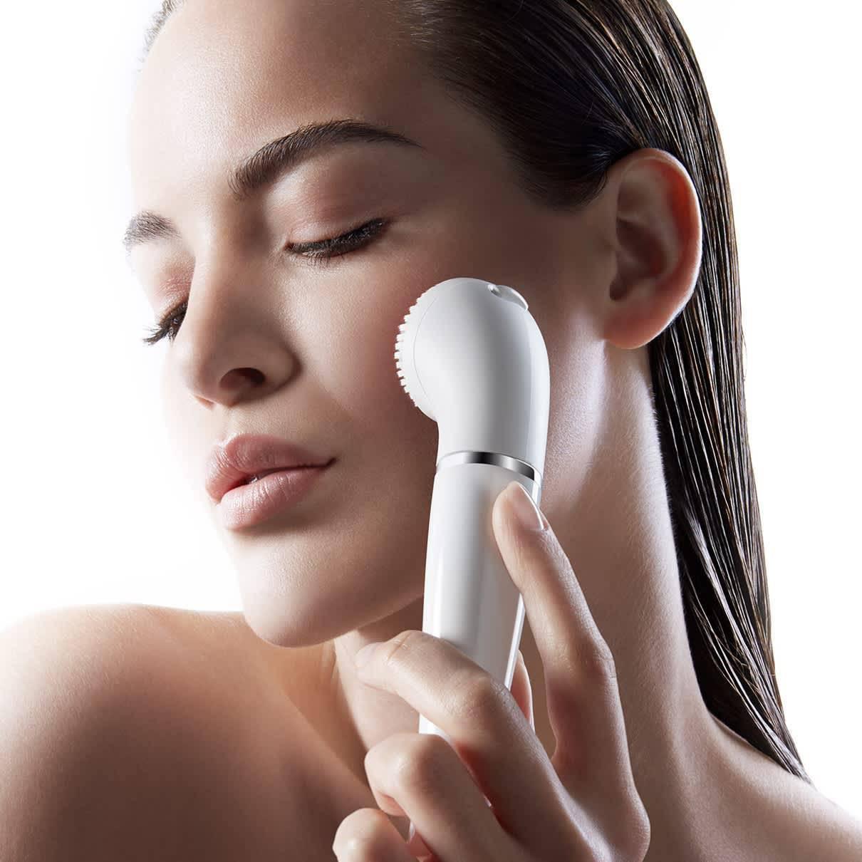 Braun Face 810 Facial Epilator, Hair Removal and Facial Cleansing, with Additional Brush and Battery, White