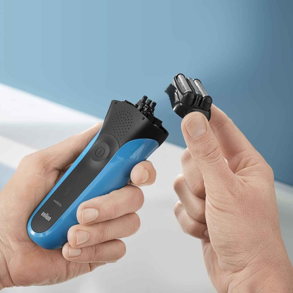 Braun Men's Series 3 310s Wet & Dry Electric Shaver w/ Protective Cap - Blue
