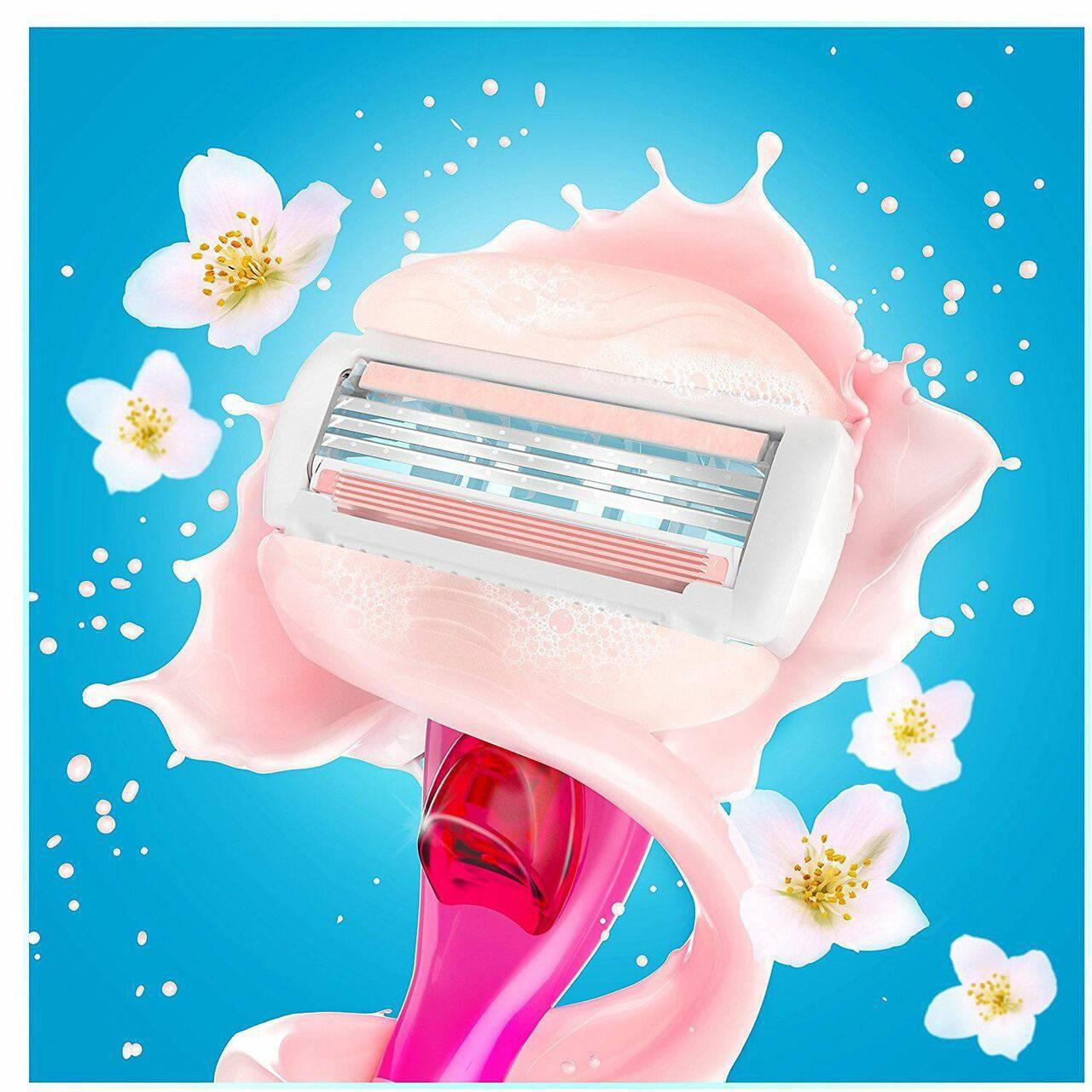 Gillette Venus Comfortglide Spa Breeze Razor with 3 Blades - Curve-Hugging Blades