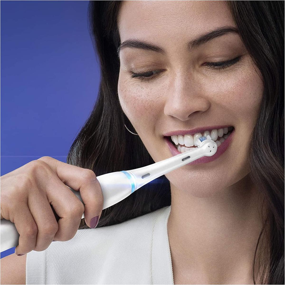 Oral-B iO 2pk Ultimate Clean Toothbrush Replacement Heads - White - Healthxpress.ie