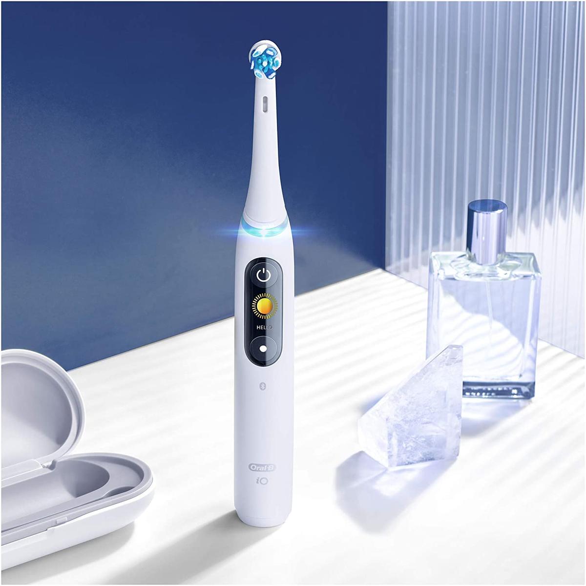 Oral-B iO 4pk Ultimate Clean Toothbrush Replacement Heads - White - Healthxpress.ie