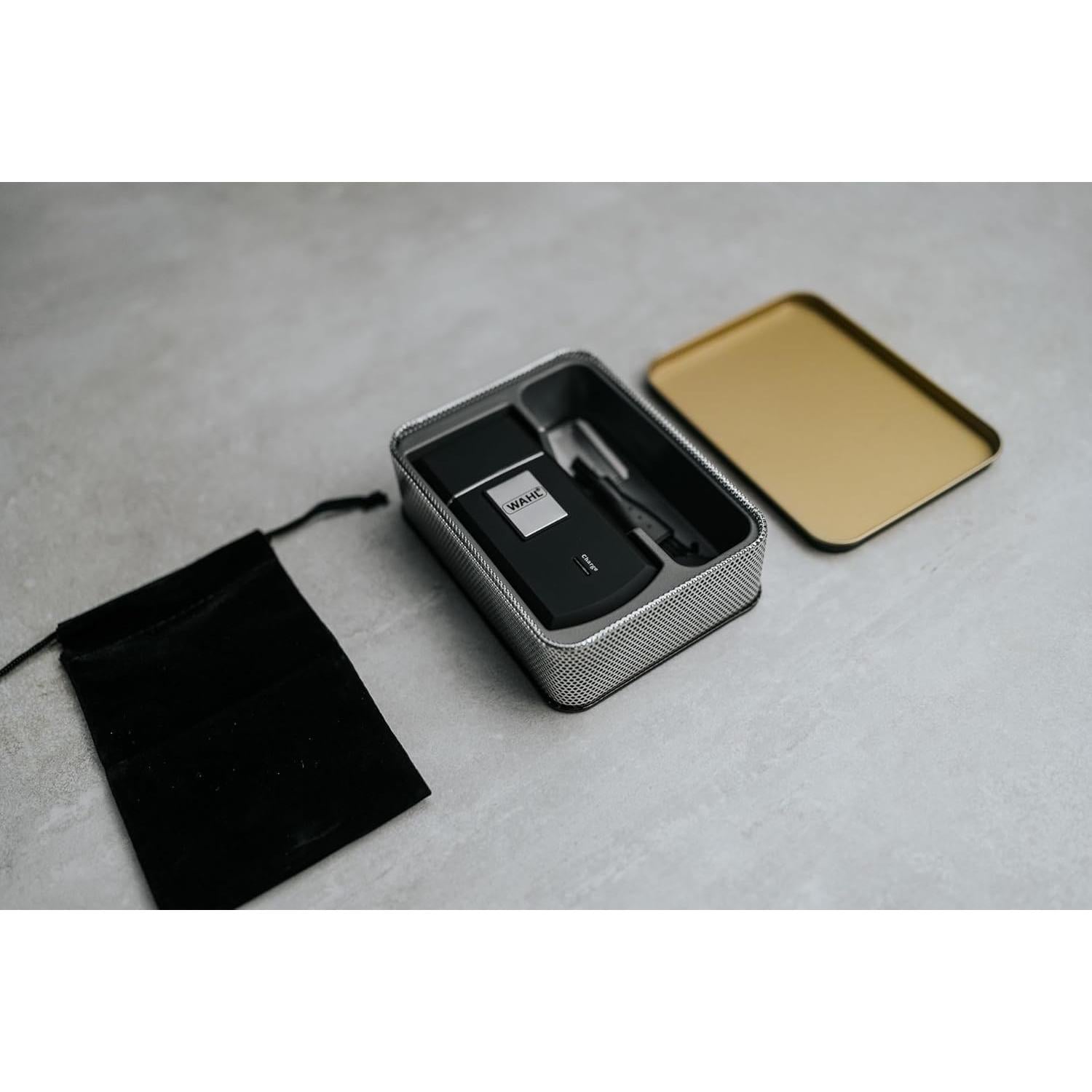 Wahl Travel Shaver - Cordless and rechargeable electric shaver for men