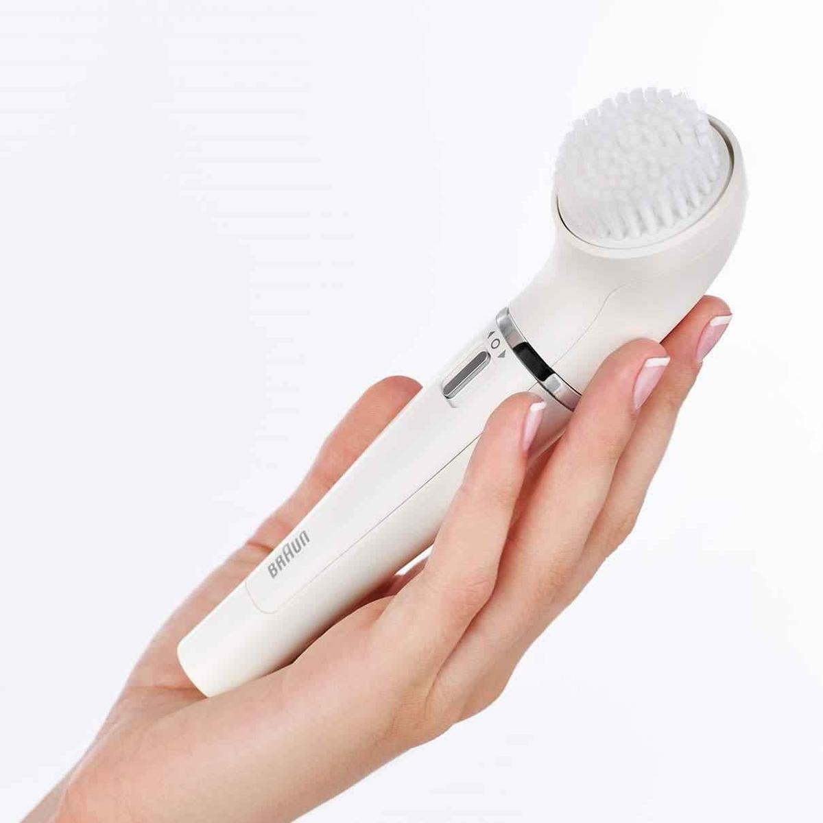 Braun Face 810 Facial Epilator, Hair Removal and Facial Cleansing, with Additional Brush and Battery, White