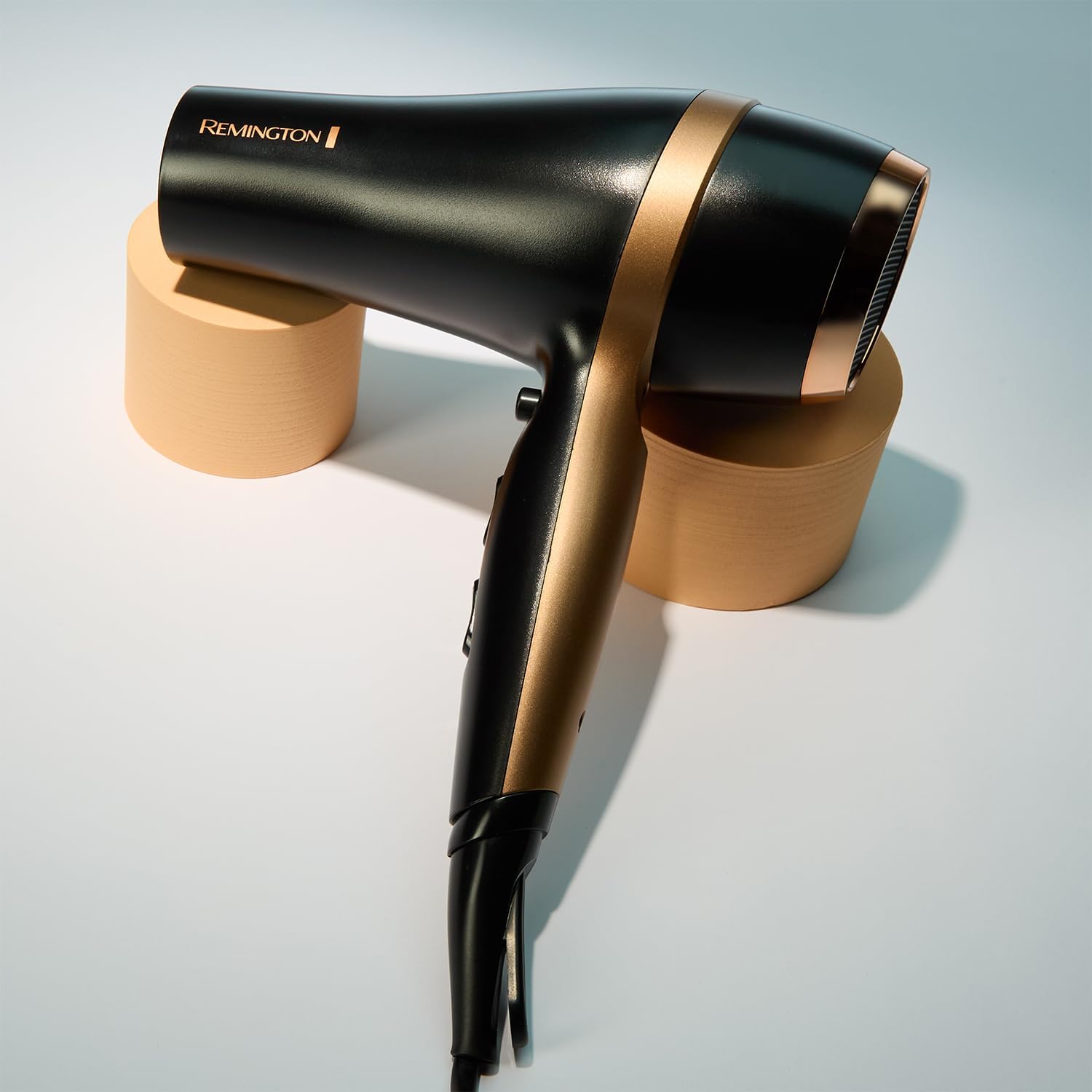 Remington Hair Dryer (Gift Set with Concentrator & Diffuser, Ceramic Ionic Grille, 3 Heat & 2 Speed Settings and Cool Shot, Premium Storage Bag, Round Brush, 2000W) Salon Smooth D6960GP